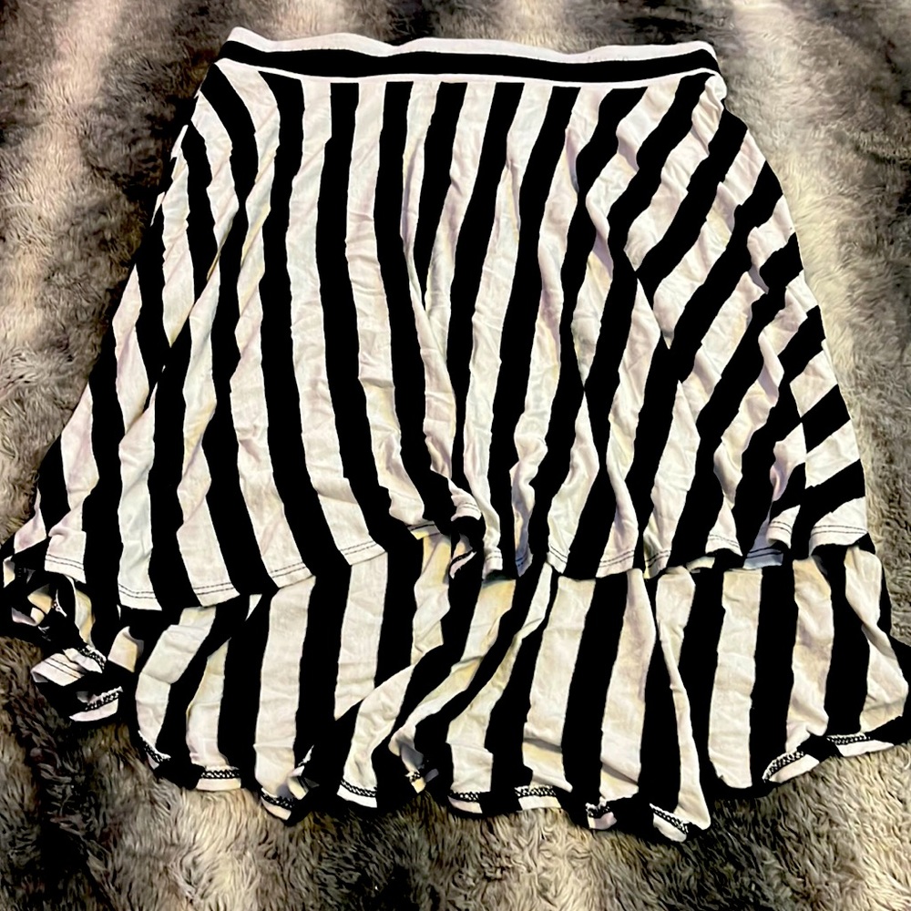 Black and white stripe size medium